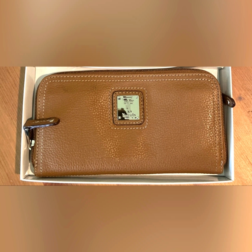 Tignanello Designer Tan Camel Brown Accordian Wallet
